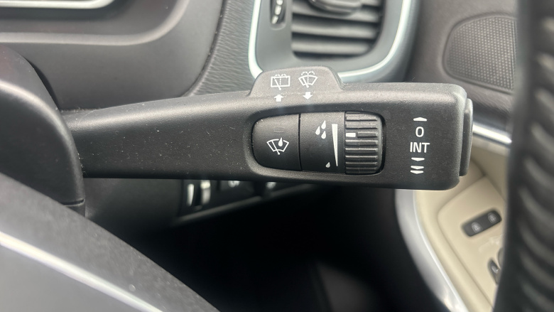 Volvo V40 D2 [120] Cross Country Pro 5dr Geartronic Diesel Hatchback